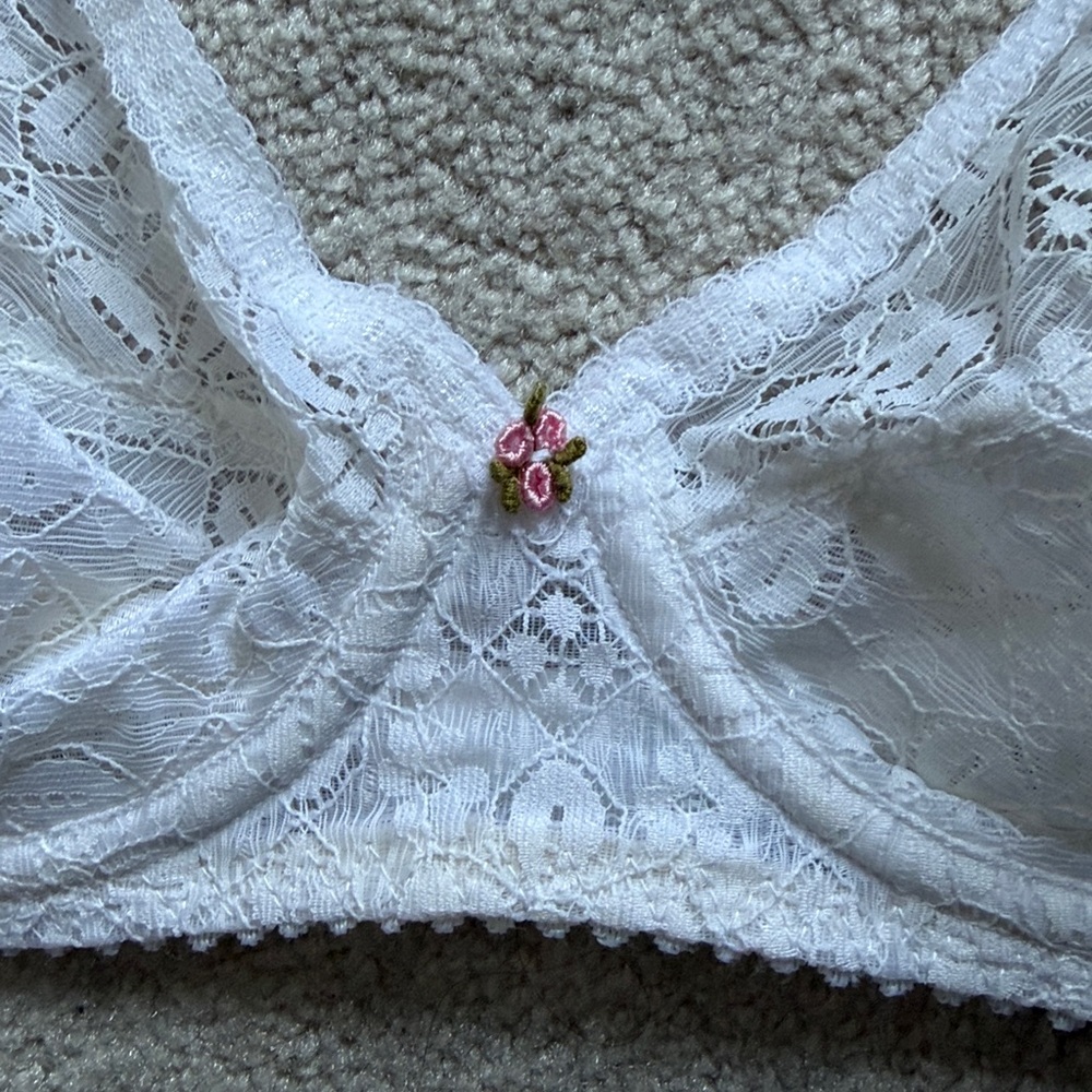 Lace Underwire Bra Size 36B - Picture 3 of 9